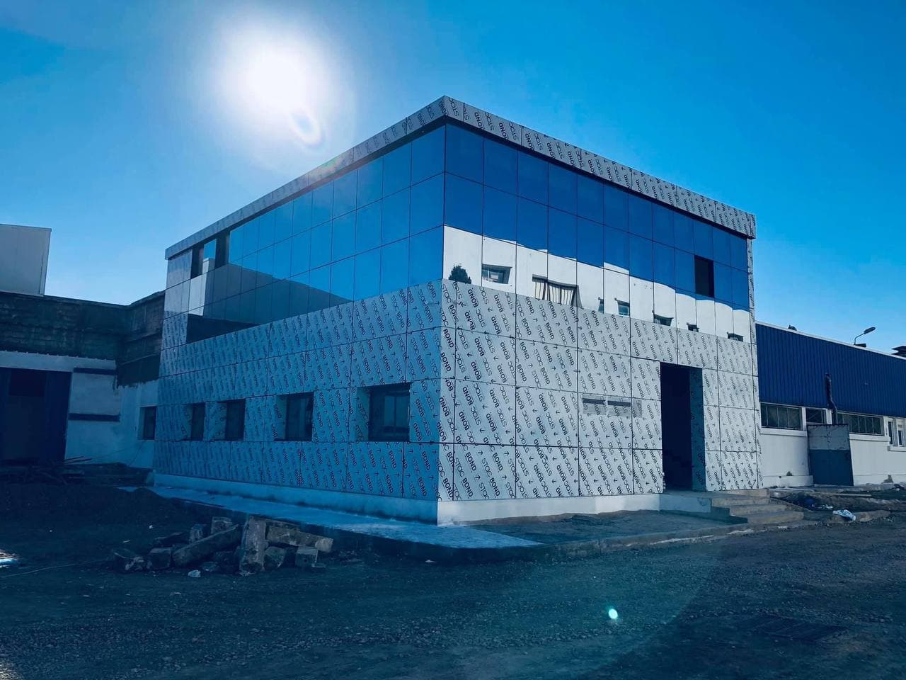 Façade aluminium bâtiment